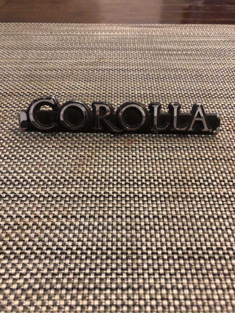 Emblème insigne logo TOYOTA Corolla LesAnciennes.com