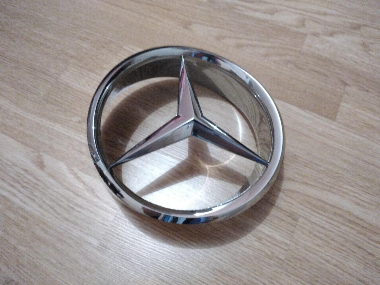 Etoile de calandre Mercedes Pagode LesAnciennes.com