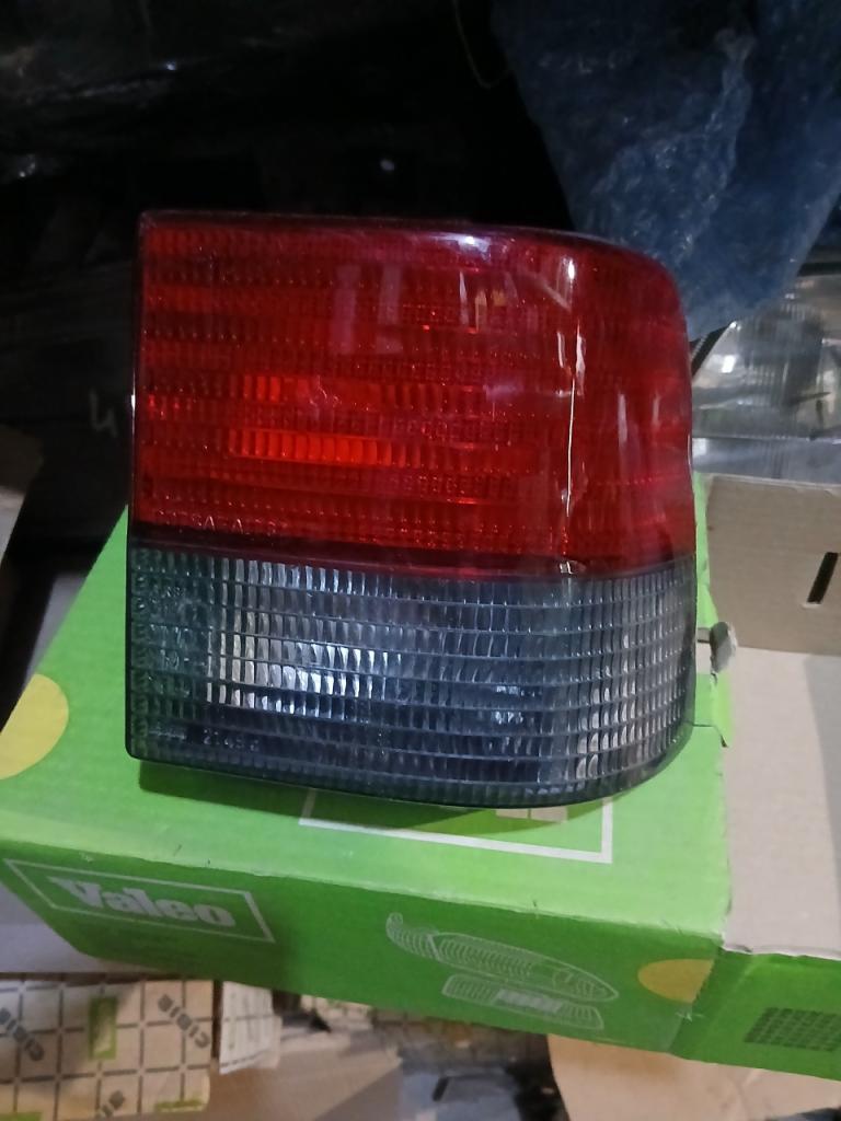 Feux PEUGEOT 405 Break LesAnciennes.com