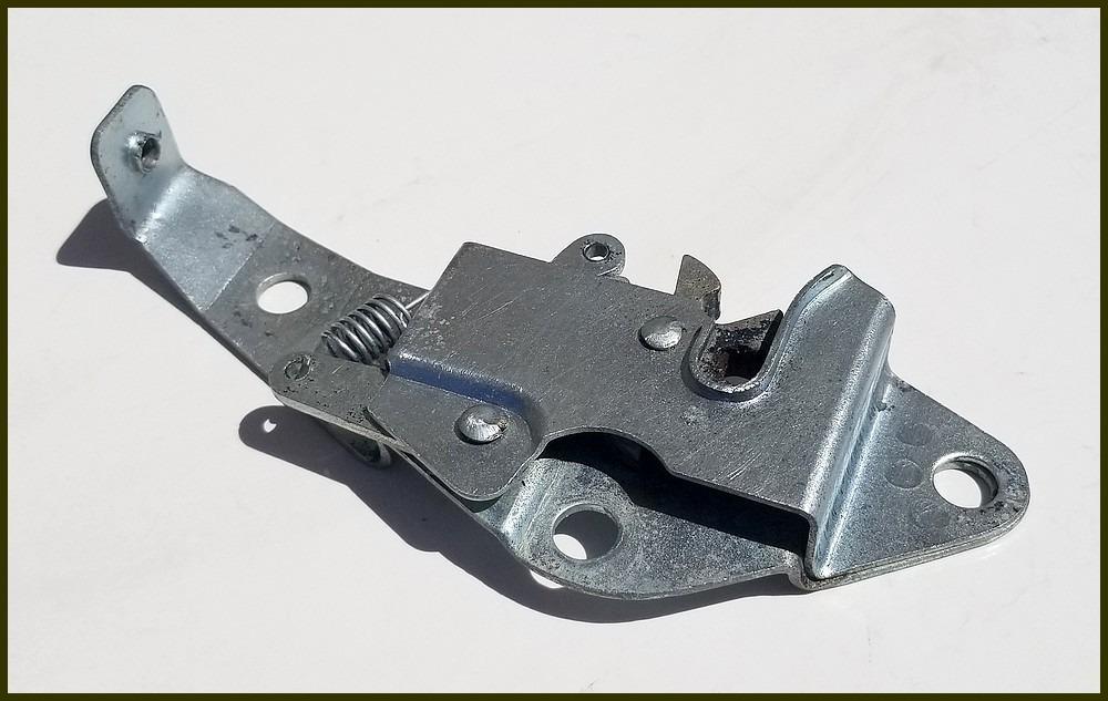 Gâche coffre arrière ALFA ROMEO GT Bertone, Spider LesAnciennes.com