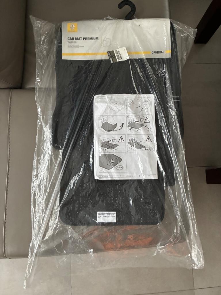 Tapis de sol RENAULT Twingo 3 neuf ! LesAnciennes.com