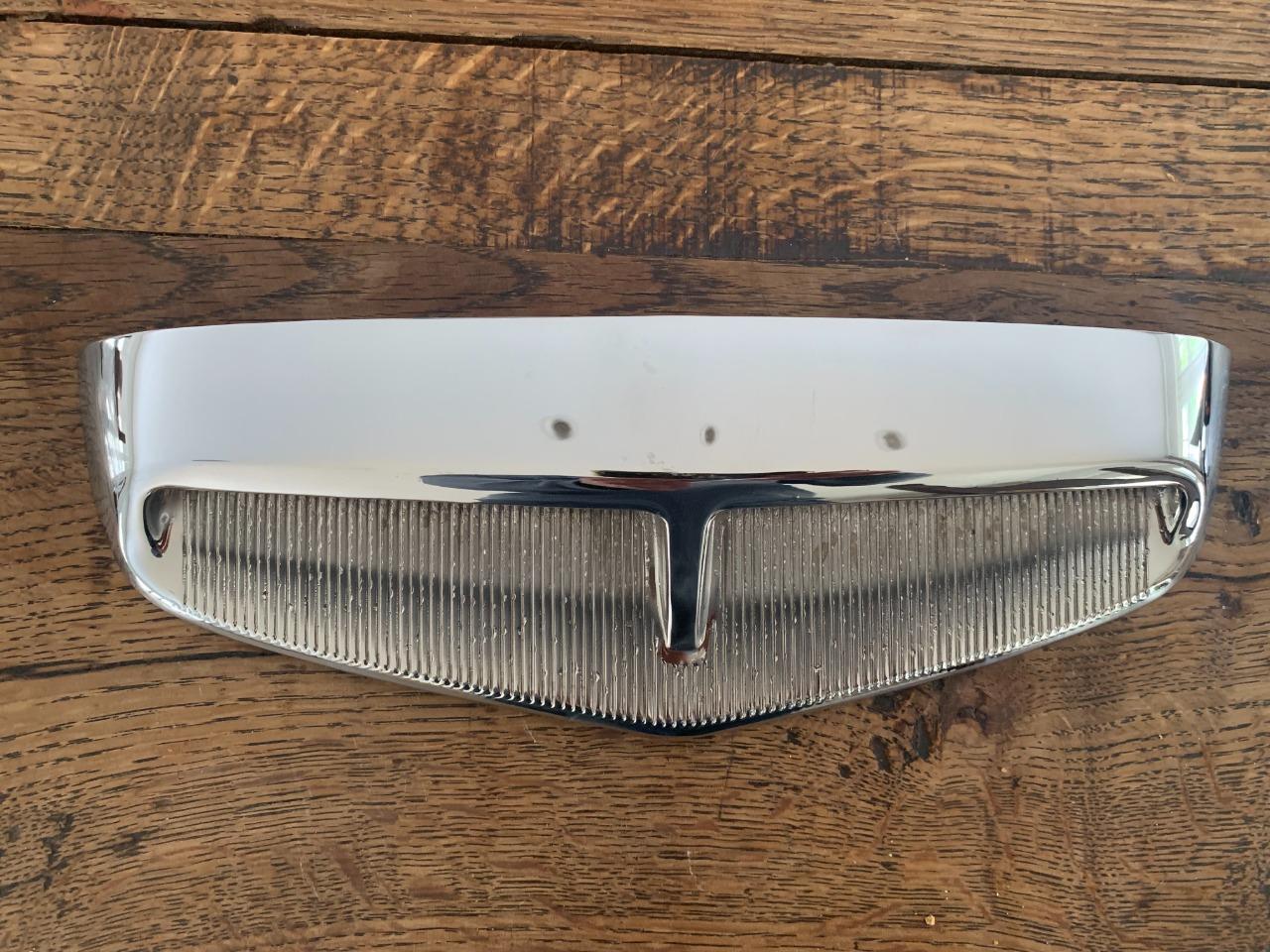Moulure de capot STUDEBAKER Silver Hawk LesAnciennes.com