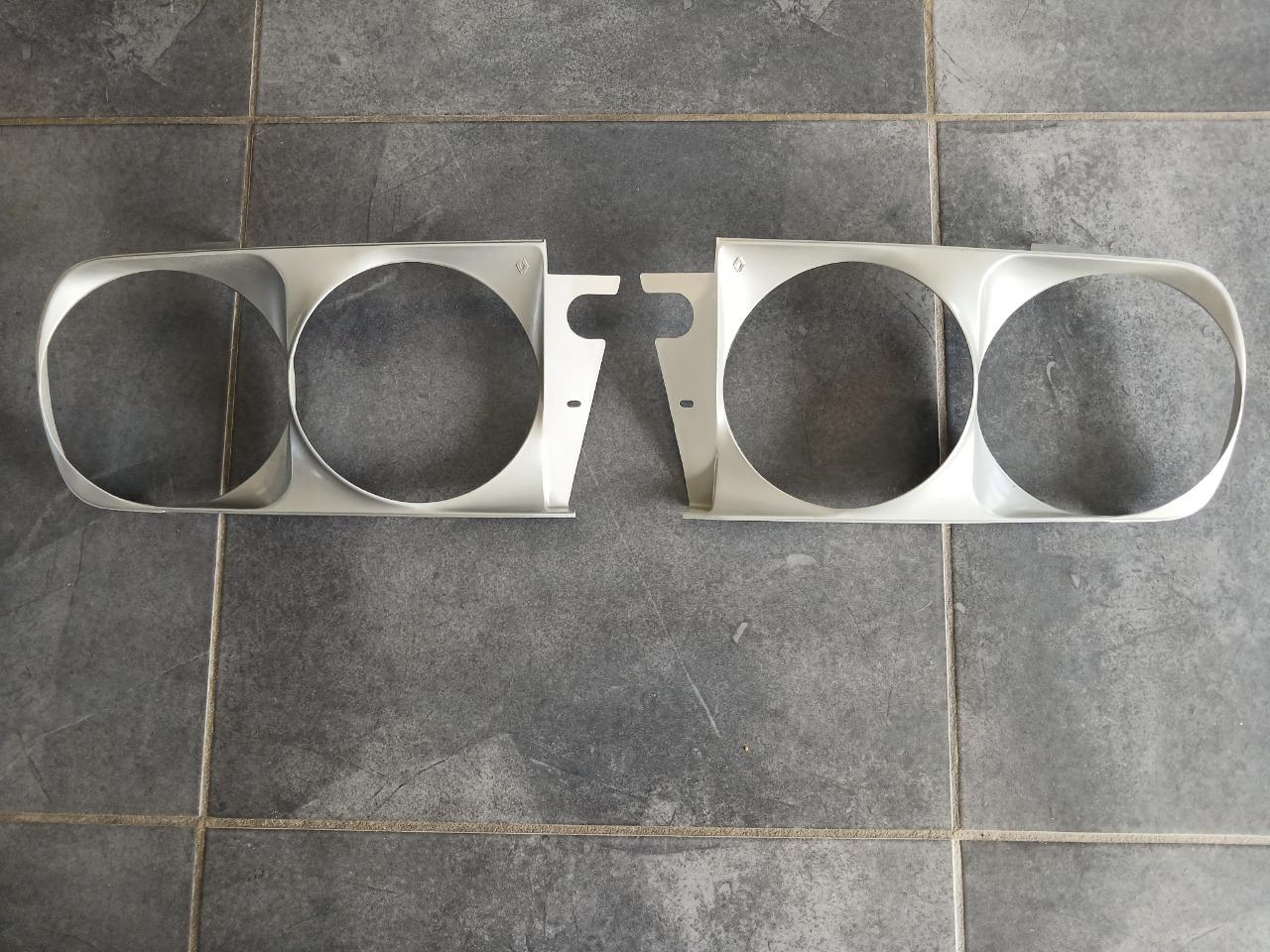 Entourages de phares RENAULT 30 (R30) LesAnciennes.com