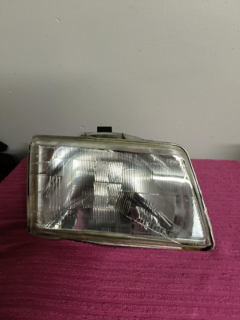 Phare PEUGEOT 205 LesAnciennes.com