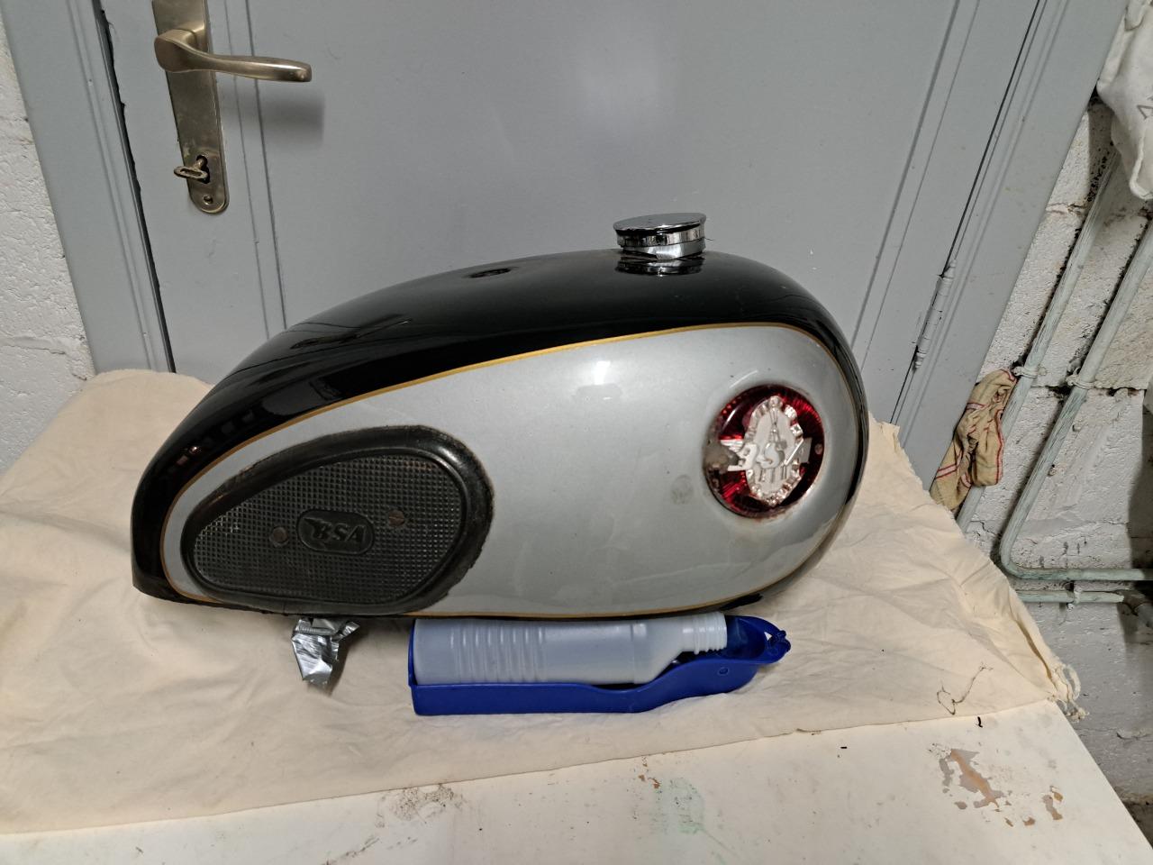 Réservoir BSA B31 LesAnciennes.com