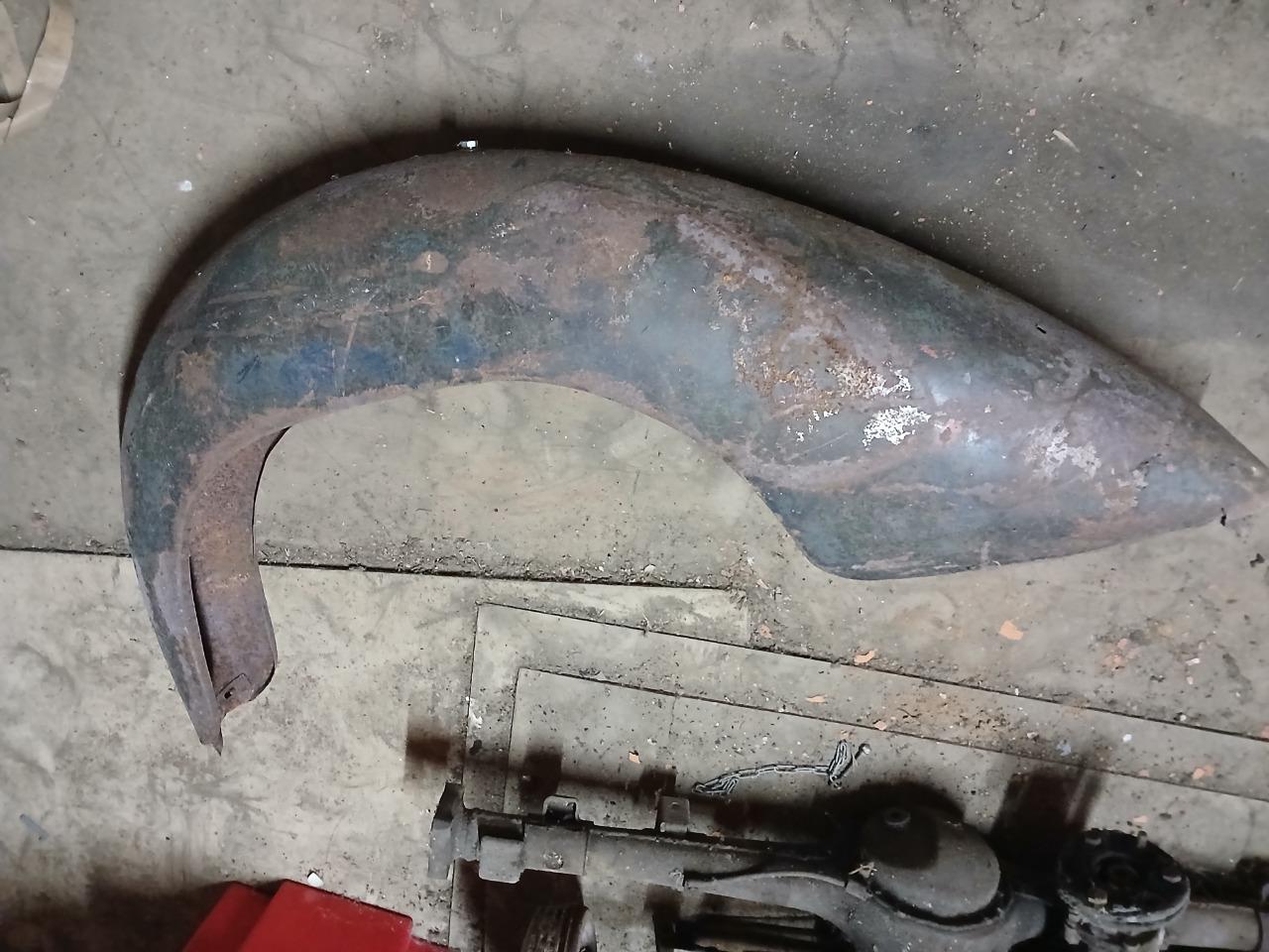 Ailes SIMCA 8 LesAnciennes.com