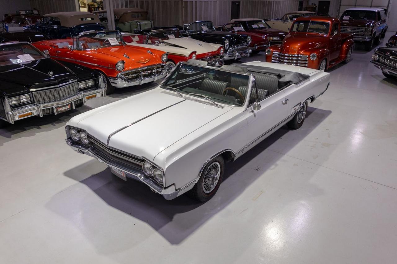 1965 Oldsmobile Cutlass 442 Convertible LesAnciennes.com