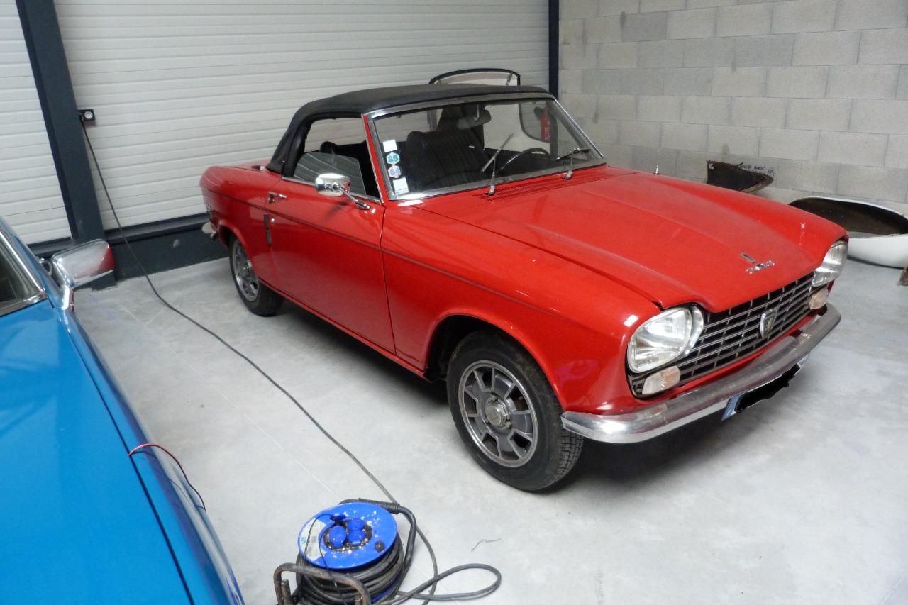 PEUGEOT 204 cabriolet - 1967 LesAnciennes.com