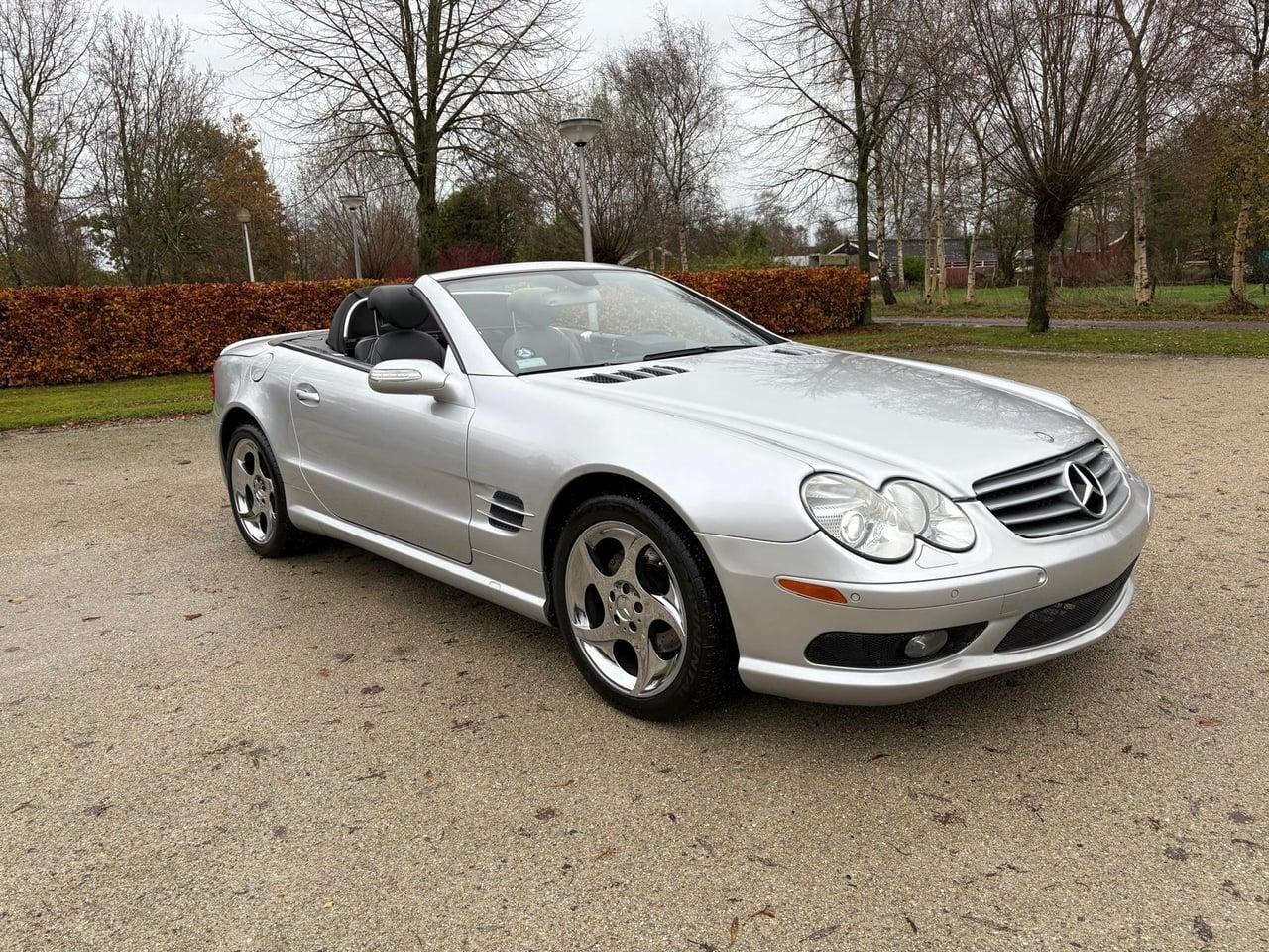 2005 Mercedes-Benz SL500 R230 LesAnciennes.com