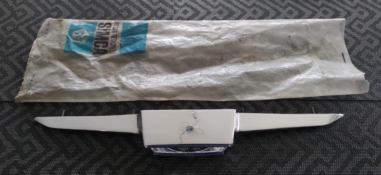 Accessoire éclairage de plaque SIMCA 1000 série 1 LesAnciennes.com