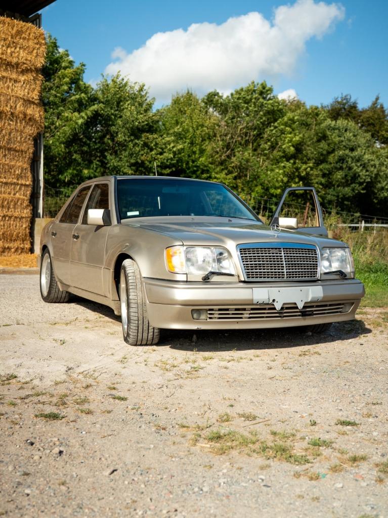 1994 Mercedes-Benz E500 W124 LesAnciennes.com