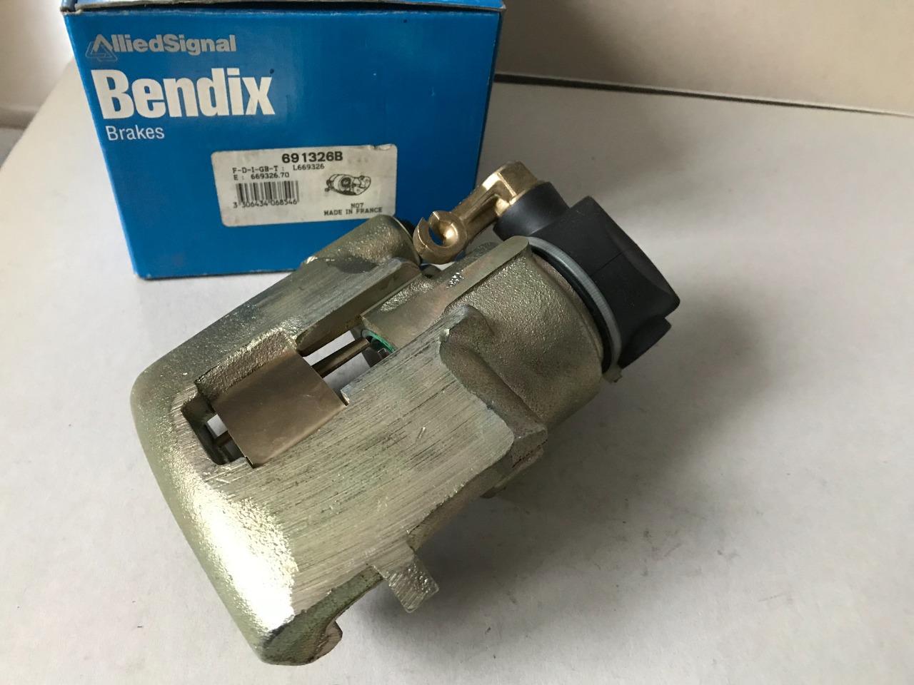 Etrier avant DROIT RENAULT 18 turbo R20 R30 LesAnciennes.com