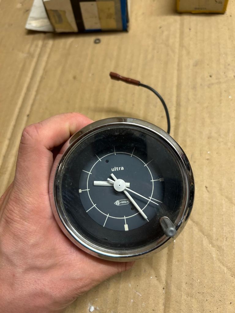 Horloge Veglia voiture ancienne LesAnciennes.com