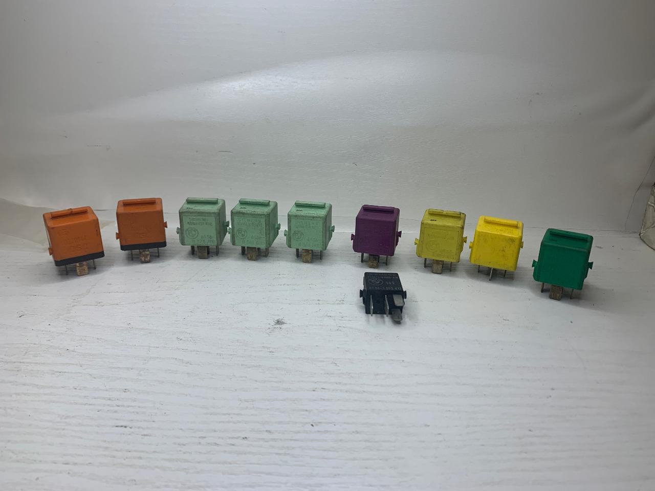 Relais lot 10 pièces BMW divers LesAnciennes.com