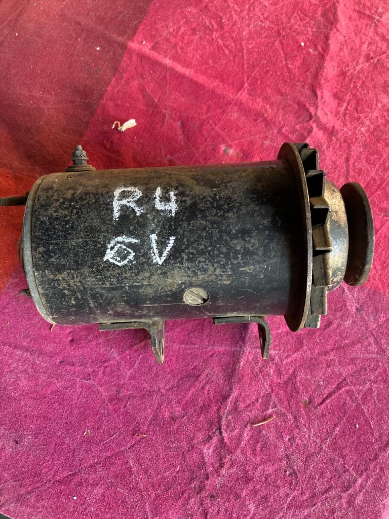 Dynamo RENAULT 4 (R4) LesAnciennes.com