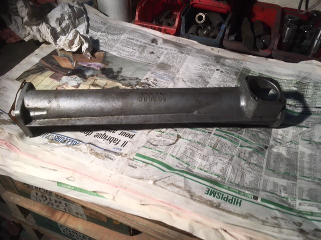 Rallonge couvercle boite vitesse VOLVO P1800 LesAnciennes.com