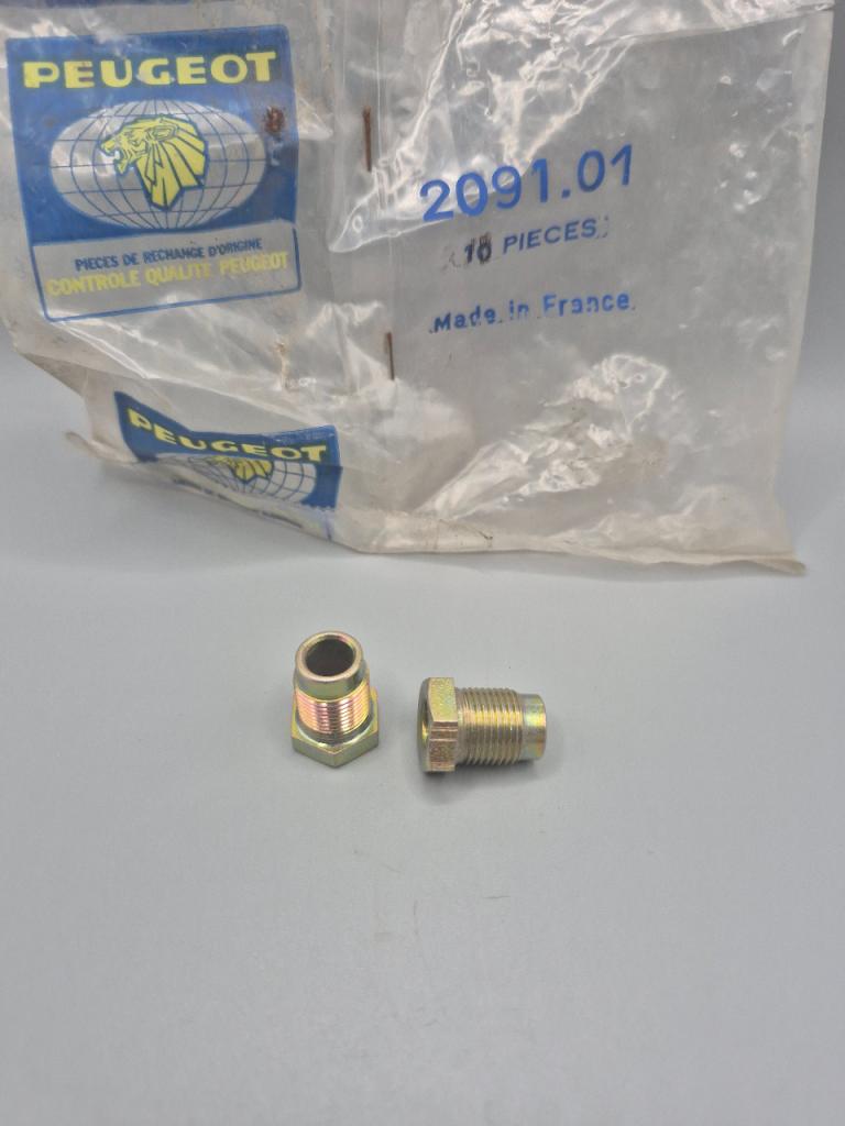 Raccord Tuyau Embrayage PEUGEOT 204 304 404 504 LesAnciennes.com