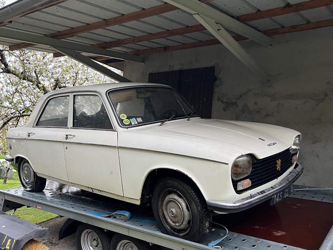 PEUGEOT 204 - 1971 LesAnciennes.com