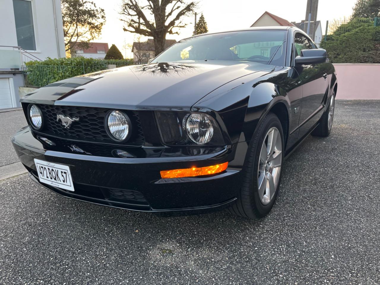 FORD Mustang GT V8 - 2006 LesAnciennes.com