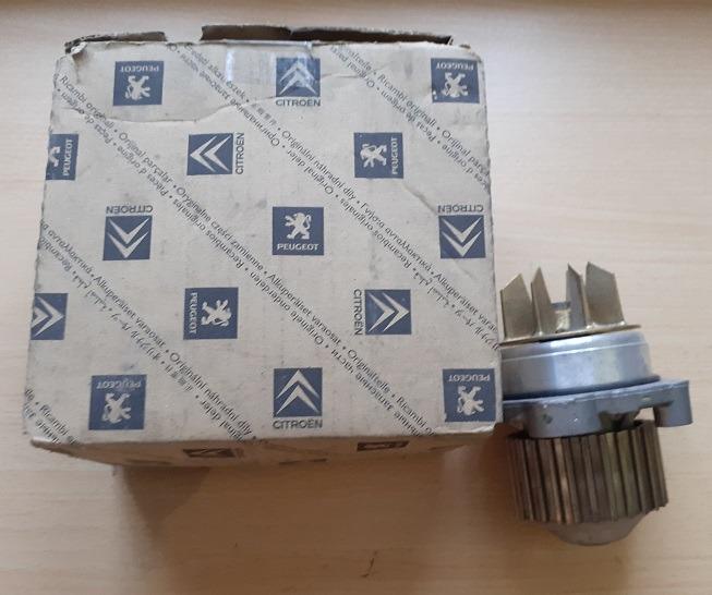 Pompe à eau PEUGEOT 406 Coupé V6 LesAnciennes.com