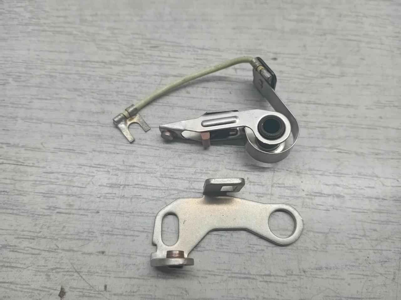 1052A VIS PLATINEES RUPTEURS BMW 1600 2002 E10 LesAnciennes.com