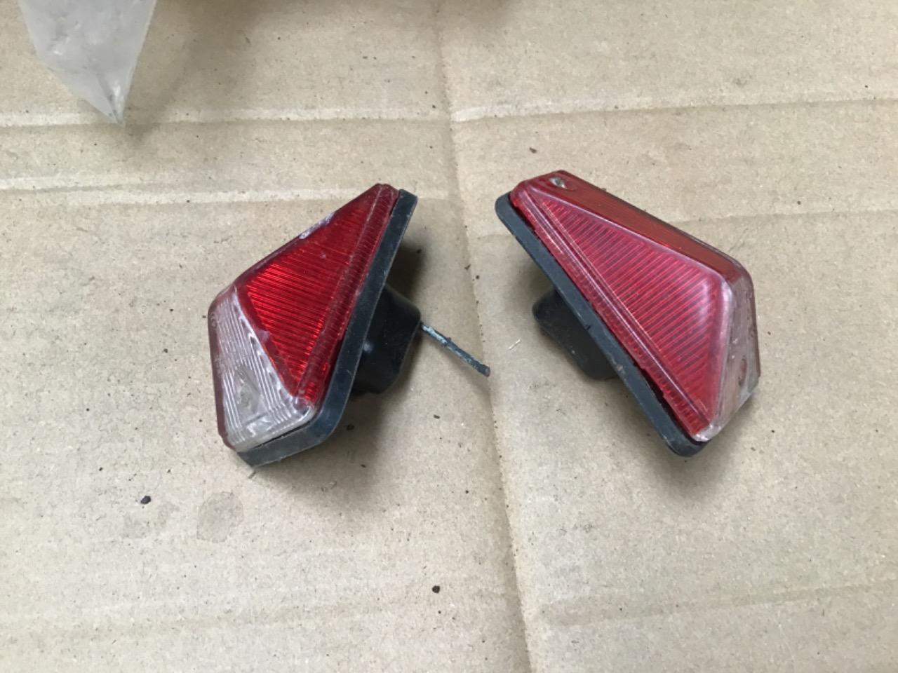 FEUX DE POSITION LATÉRAUX RENAULT 16 (R16) LesAnciennes.com