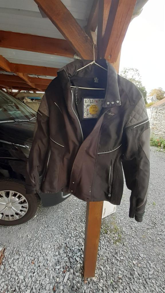 Veste moto femme en TBE taille 44 LesAnciennes.com
