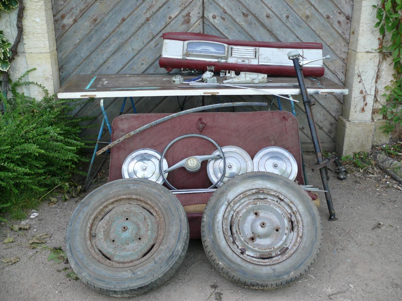Lot de pièces PEUGEOT 403 LesAnciennes.com