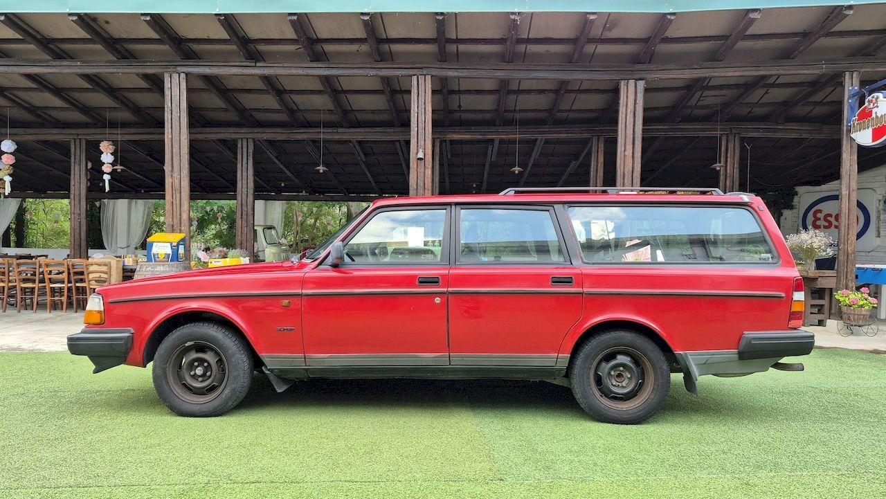 VOLVO 245 Polar SW - 1992 LesAnciennes.com