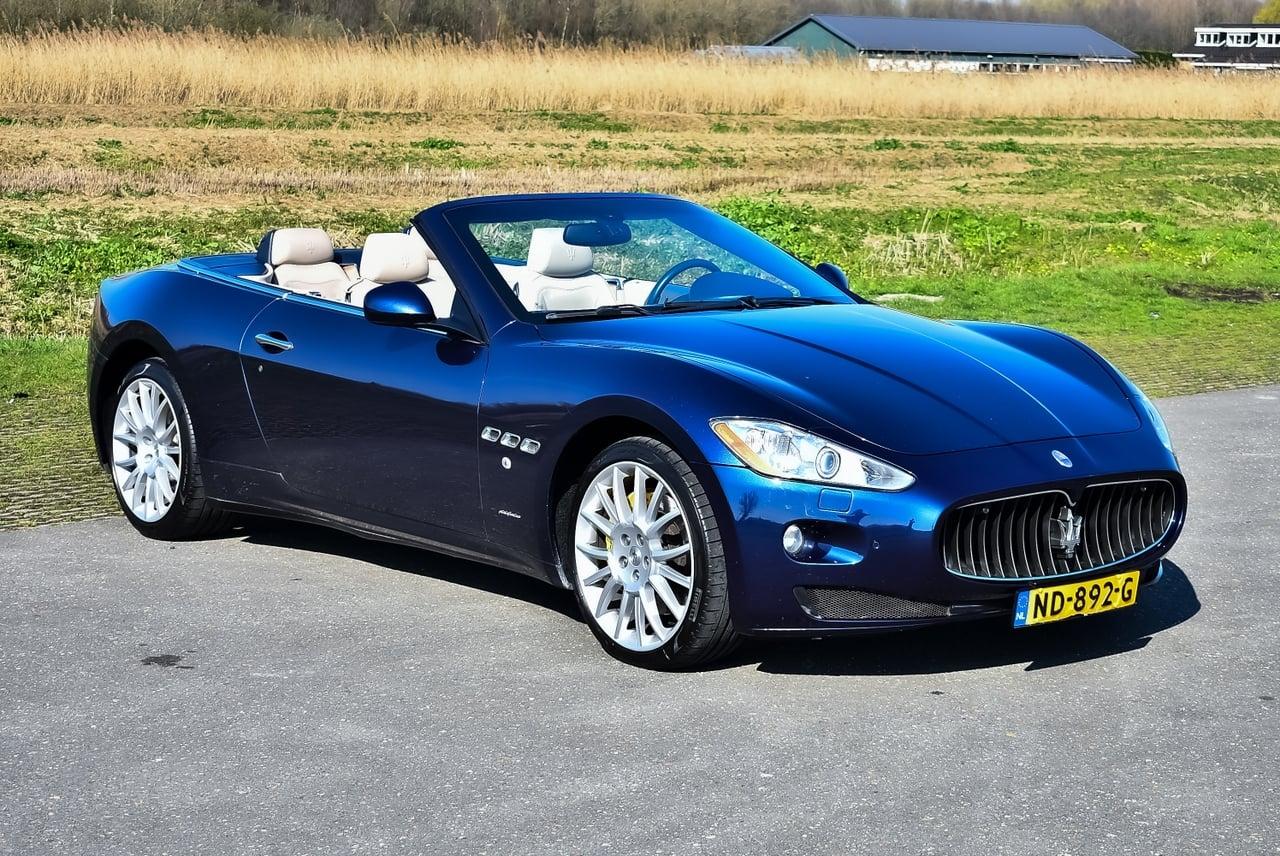 2011 Maserati GranCabrio 4.7L V8 LesAnciennes.com
