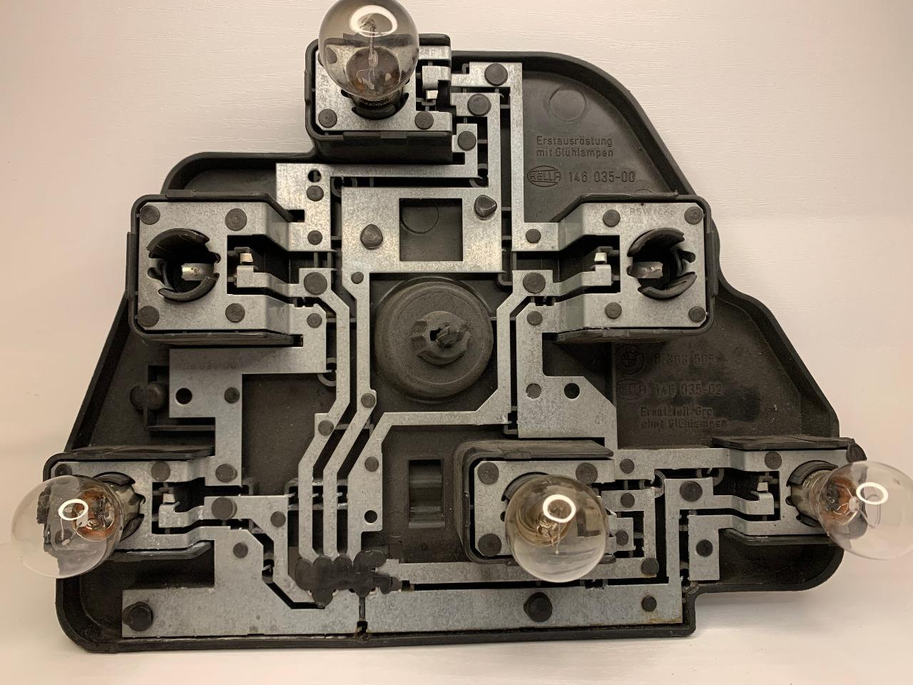 Porte lampe feu arriéré gauche BMW E39 LesAnciennes.com