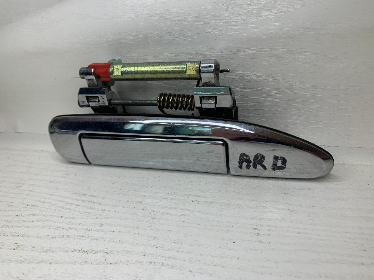 Poigne porte ext.AR D NISSAN PRIMERA P 11 LesAnciennes.com