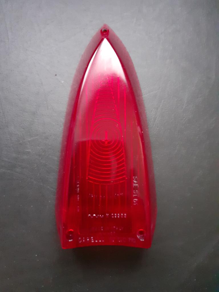 Cabochon PEUGEOT 404 coupé LesAnciennes.com