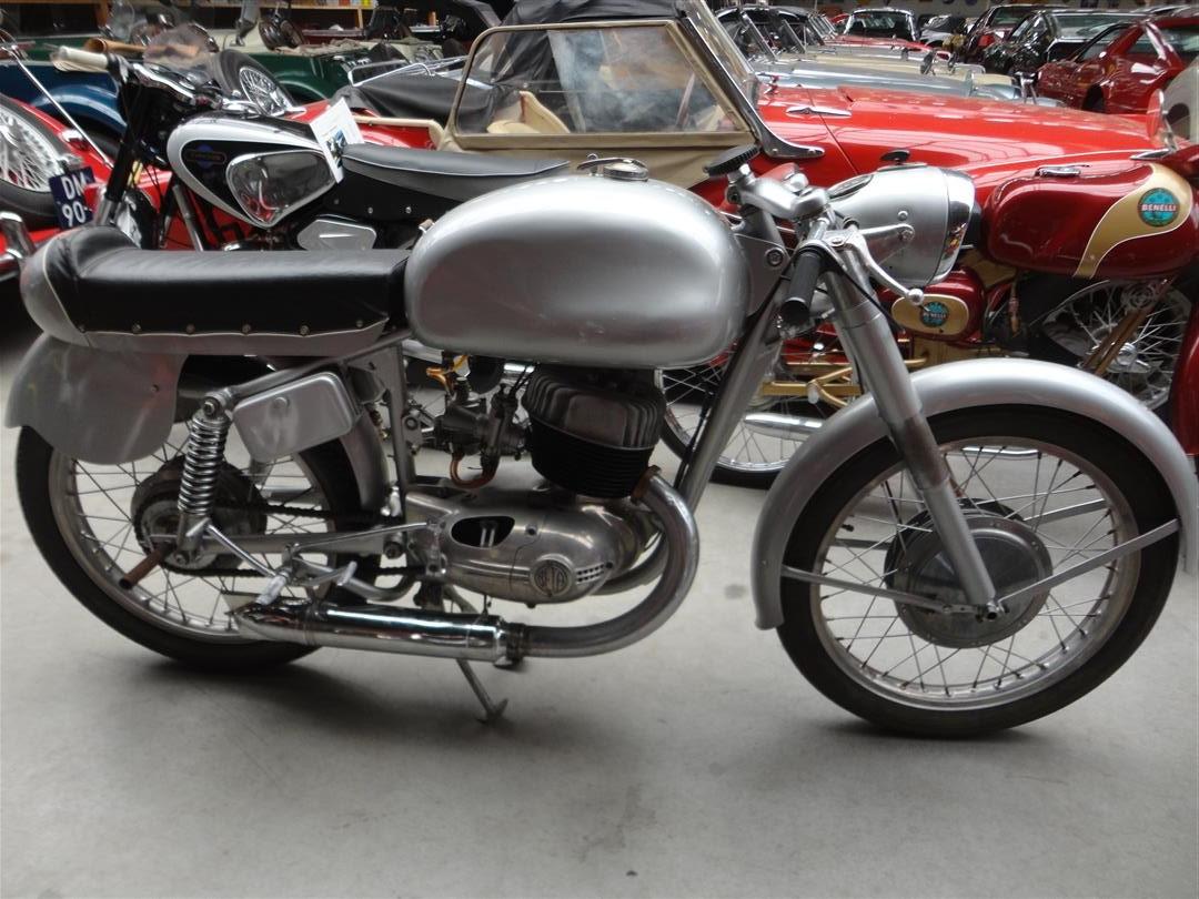 BETA 175cc sport moto italienne - 1959 LesAnciennes.com