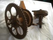 image_9-Pièces UN JEU DE MOYEUX de roues moto ancienne