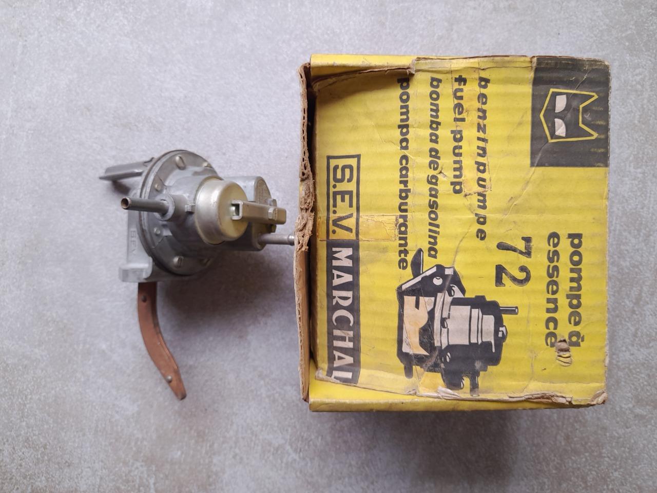 SIMCA 1500 pompe a essence neuve LesAnciennes.com