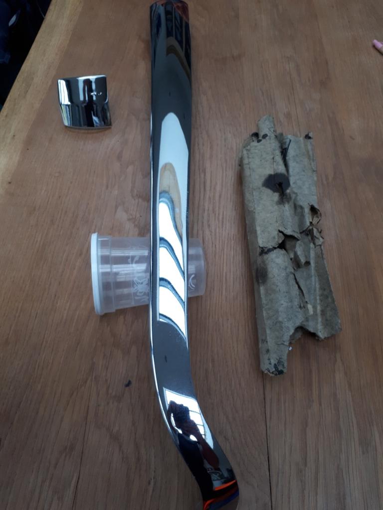 Moustache SIMCA Aronde 90A LesAnciennes.com