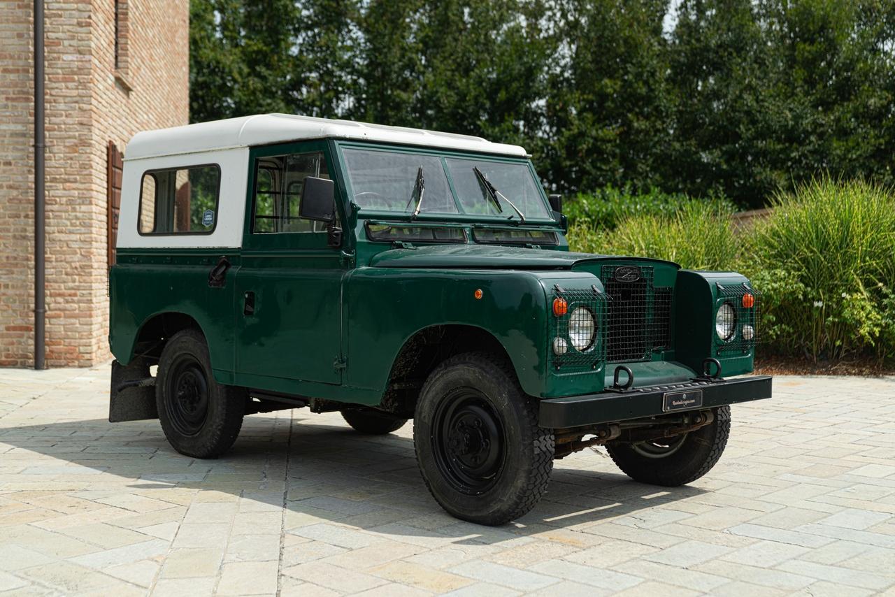 1977 Land Rover Series IIA 88" LesAnciennes.com