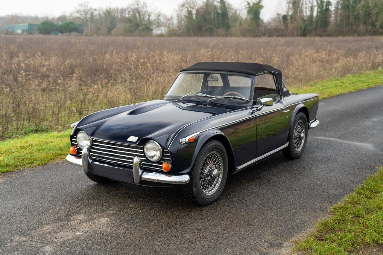 1968 Triumph TR250 LesAnciennes.com