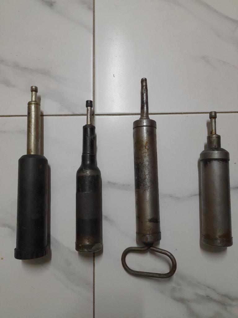 Pompes a graisse LesAnciennes.com