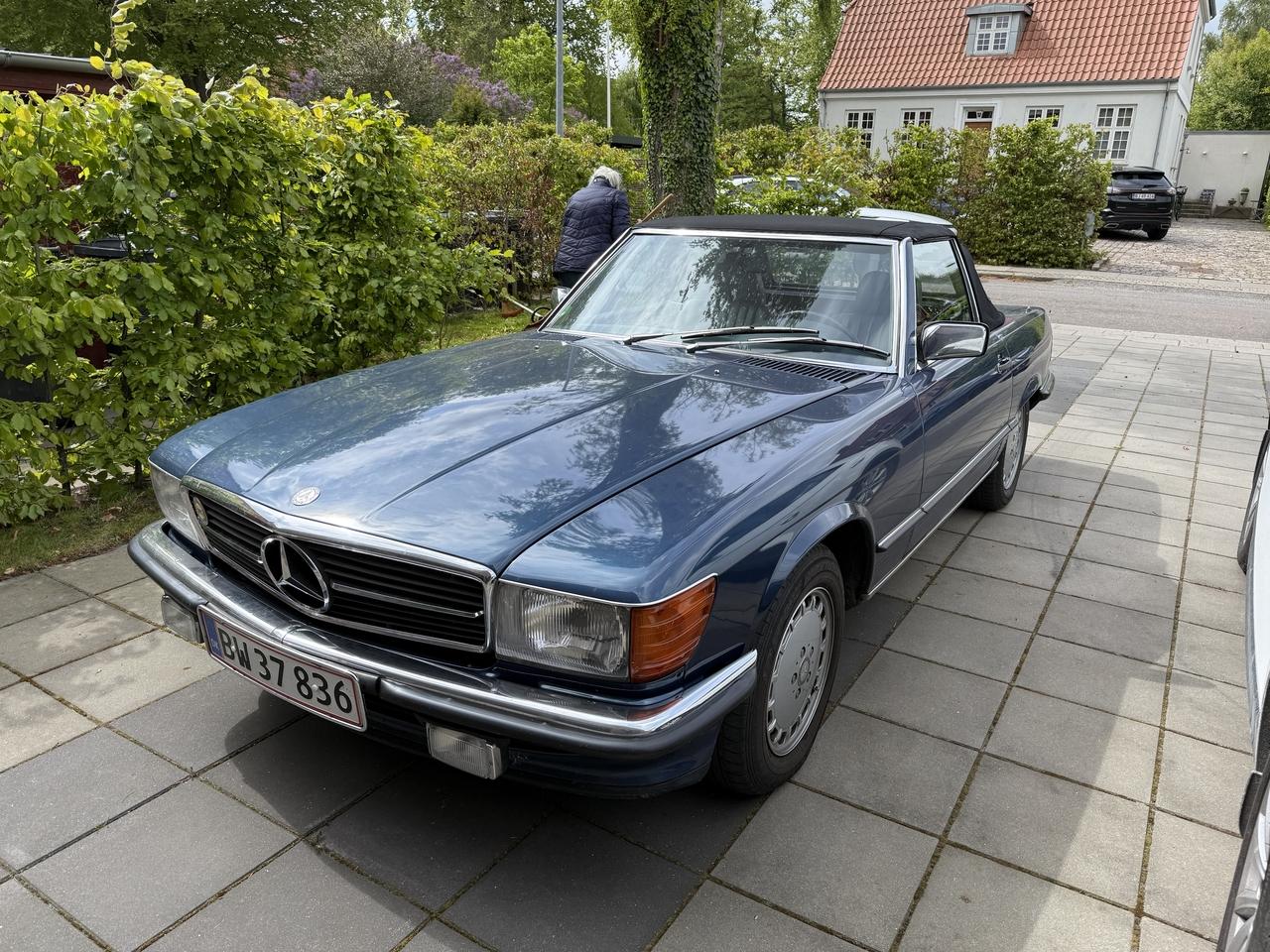 1986 Mercedes-Benz 300SL R107 LesAnciennes.com
