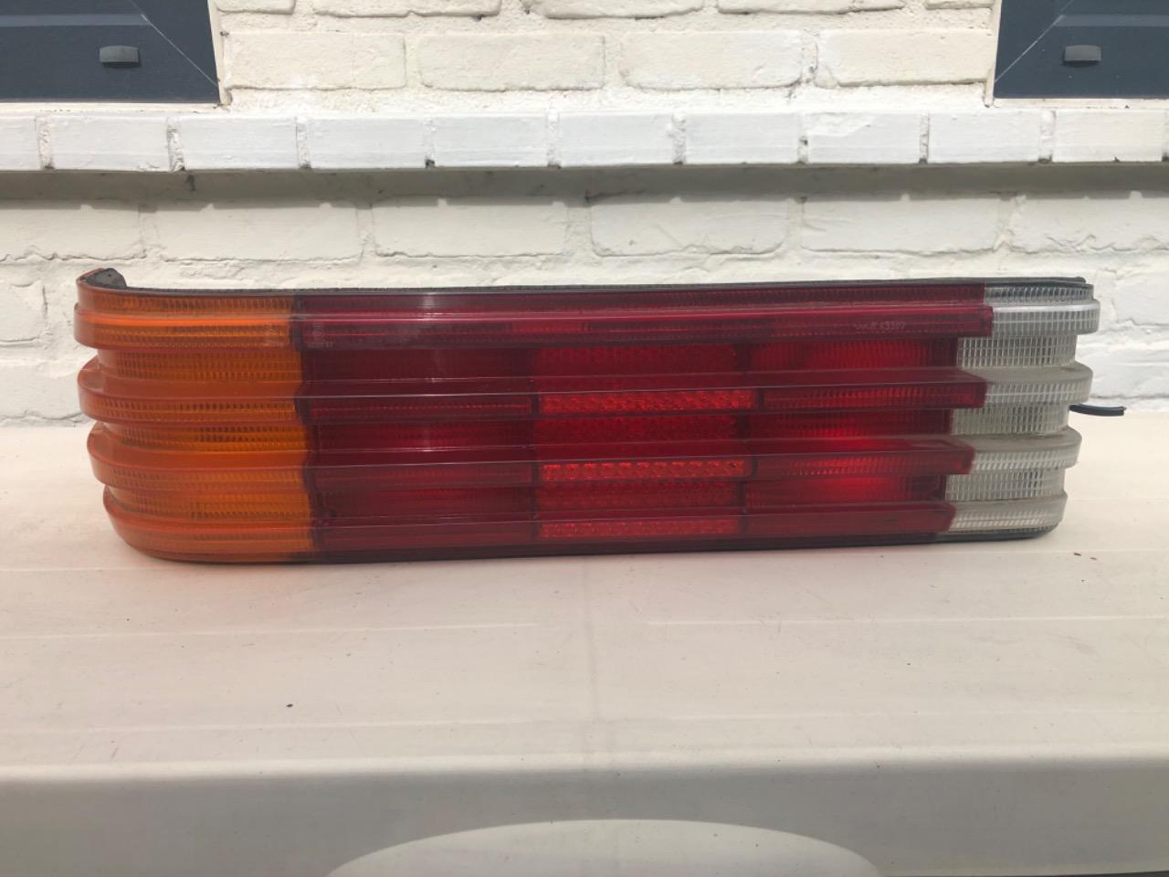 Feux arrière MERCEDES w116 classe s se sel LesAnciennes.com