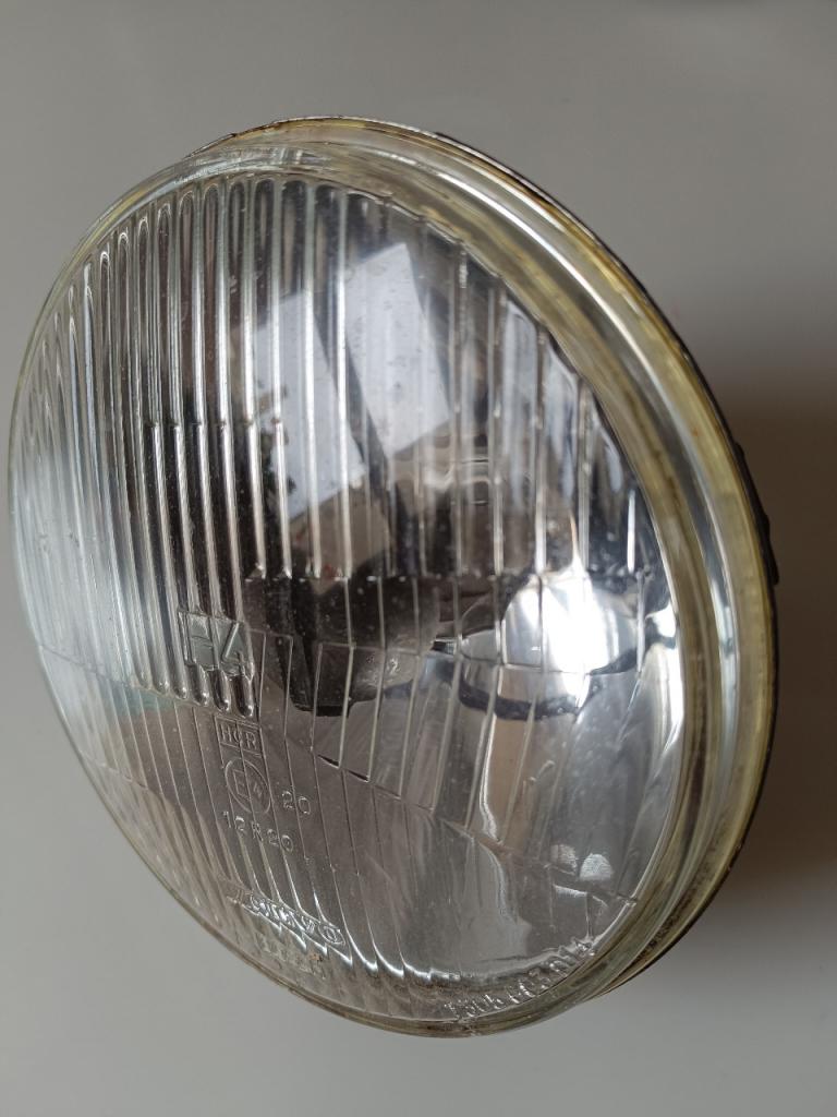 Phare VOLVO P1800 1967 LesAnciennes.com