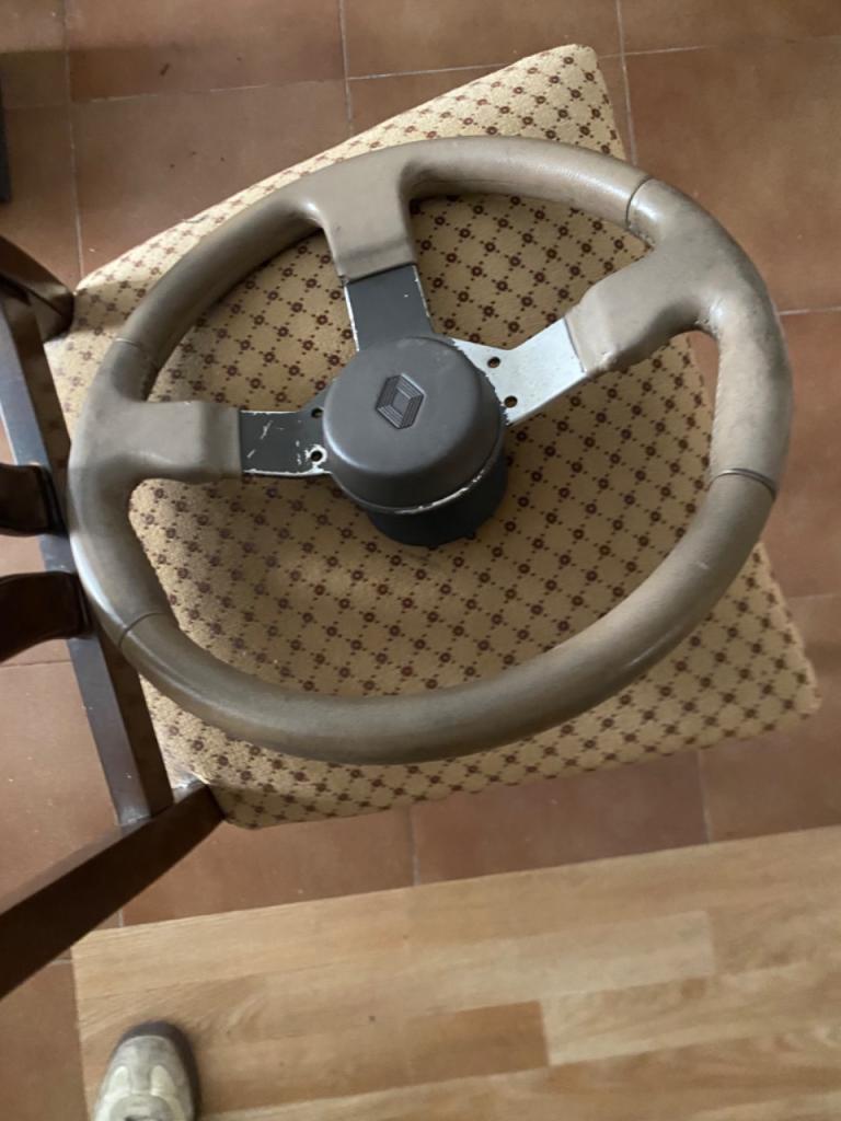 Volant RENAULT 5 (R5) Volant baccara LesAnciennes.com