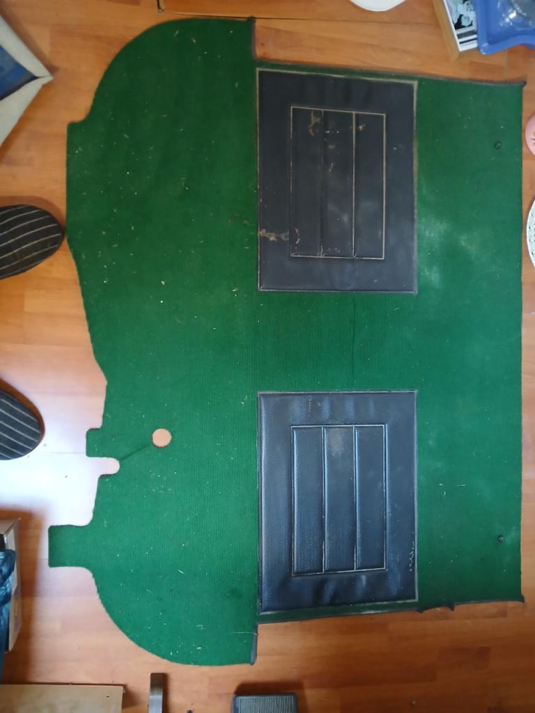 TAPIS PEUGEOT 204 cabriolet LesAnciennes.com