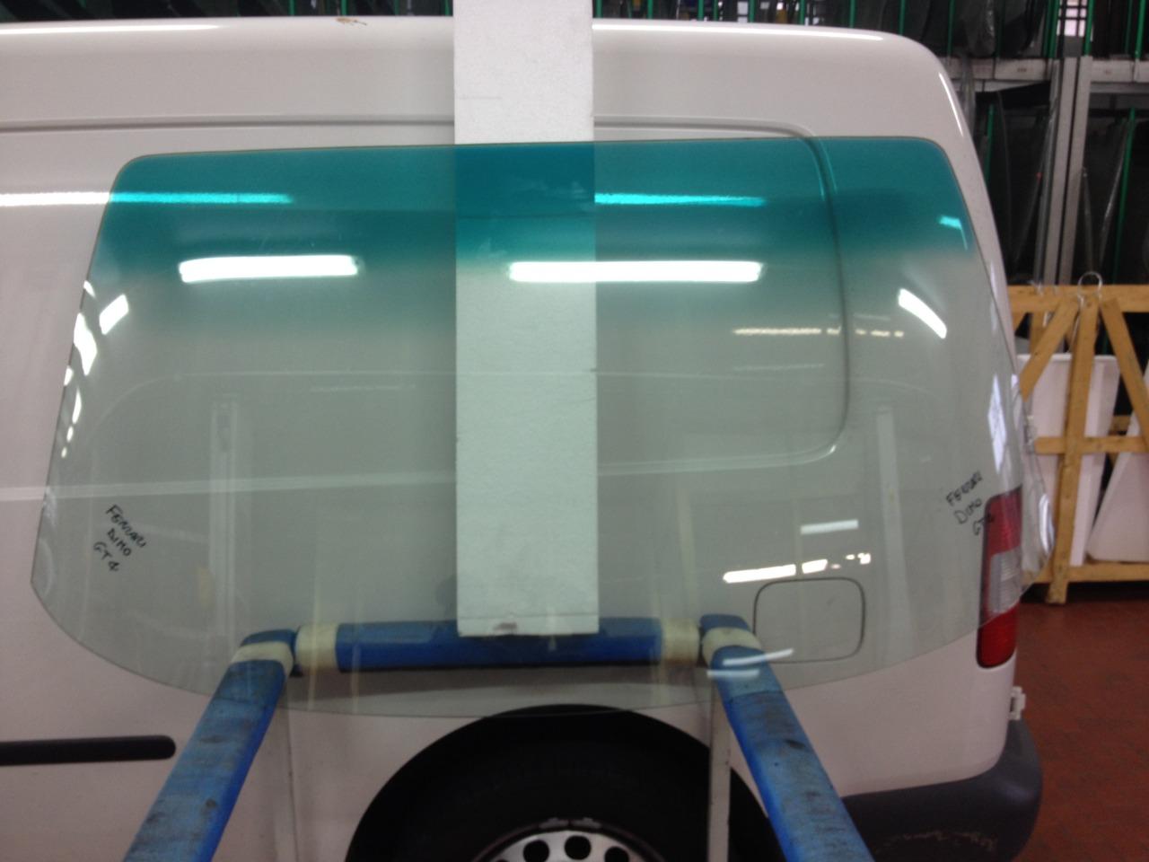 Pare-brise pour Ferrari Dino 208 Gt4 et 308 gt4 LesAnciennes.com