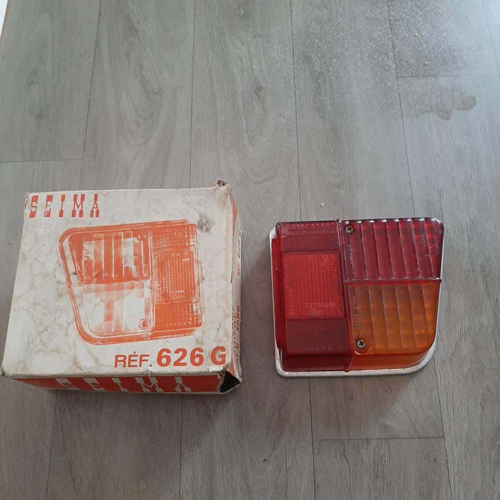 Cabochon arriere CITROEN Ami 6 /8 /dyane LesAnciennes.com