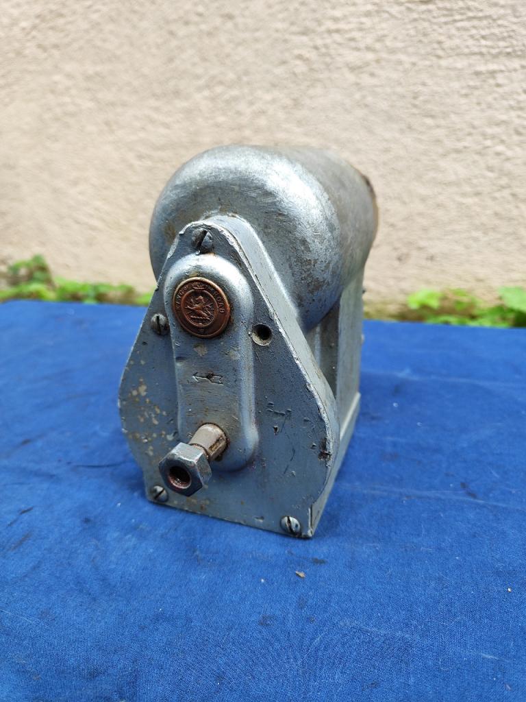 Magneto Dynamo Magdyno Lucas MDB1 1925 - 1930 LesAnciennes.com