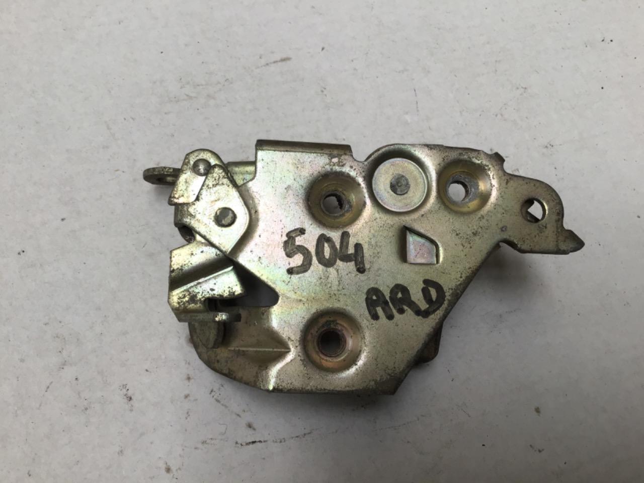 SERRURE ARRIÈRE DROITE NEUVE PEUGEOT 504 LesAnciennes.com