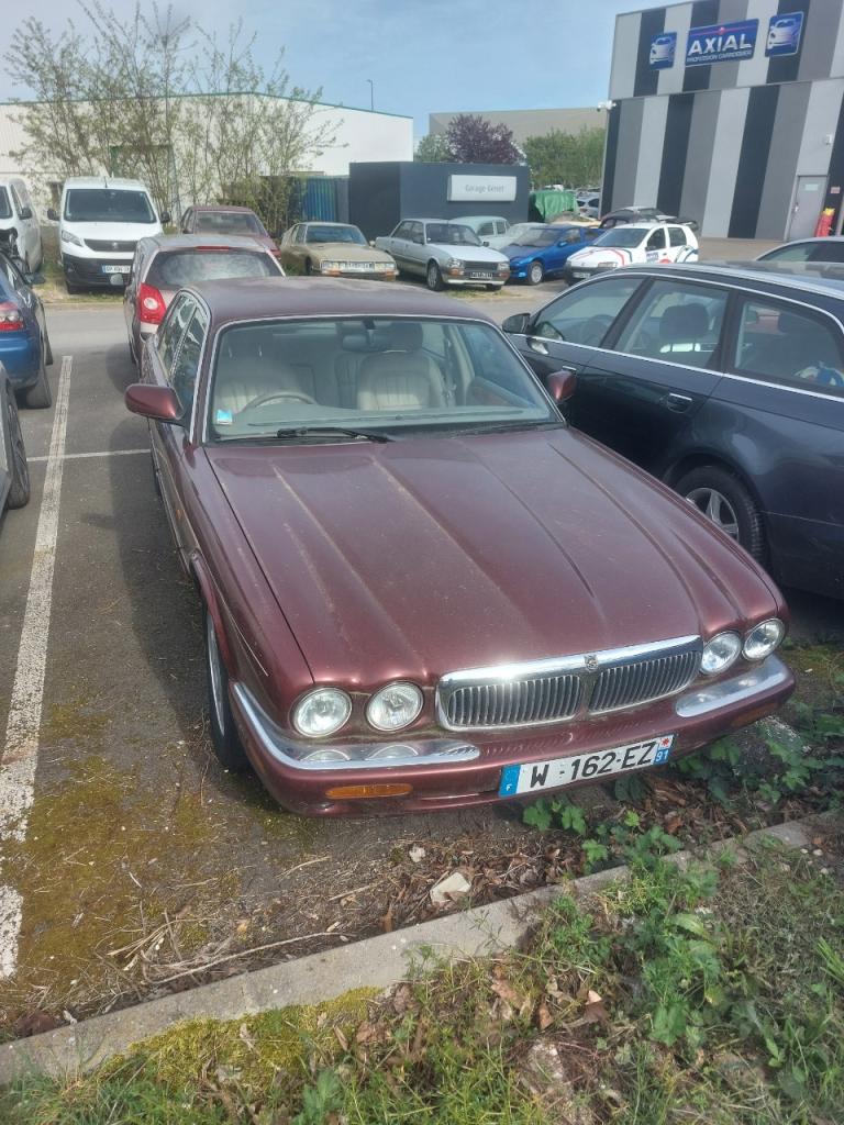 JAGUAR XJ8 308 - 1999 LesAnciennes.com